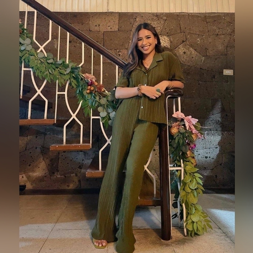 H&M Olive Green Two-Piece Set - Picture 2 of 15